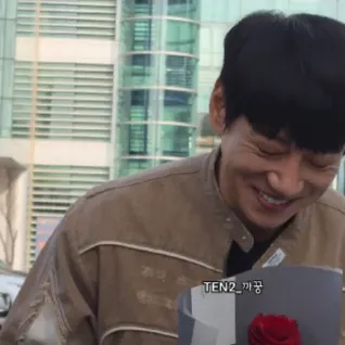 Recent activity shot of Hwang Chiyeol