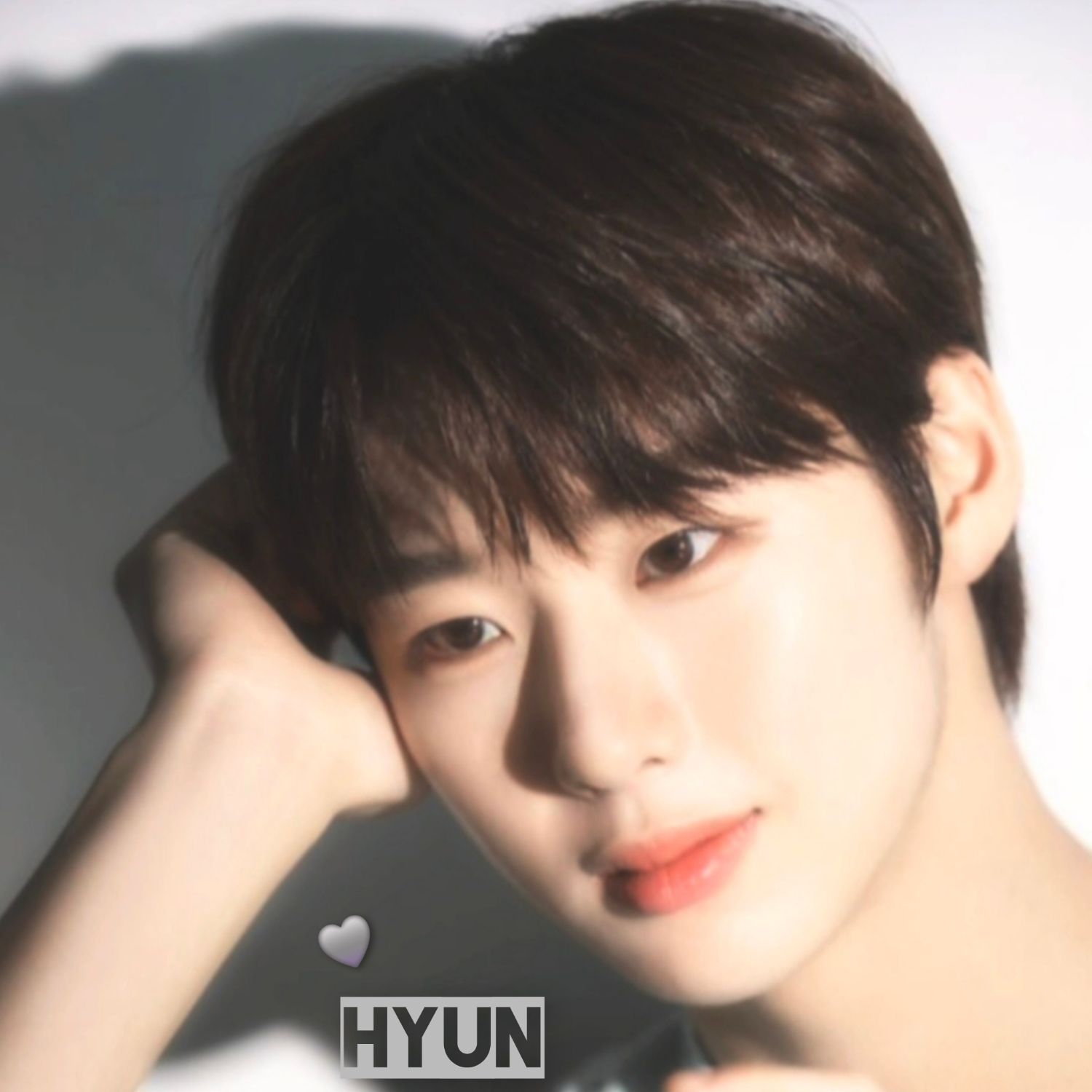 Behind-the-scenes cut of Hyun