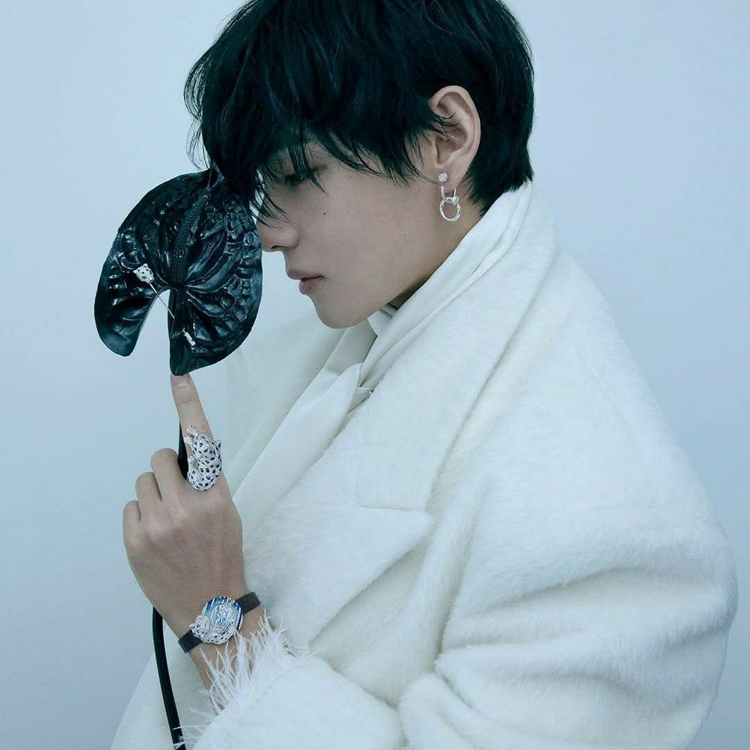 Foto aktivitas terbaru V (BTS)