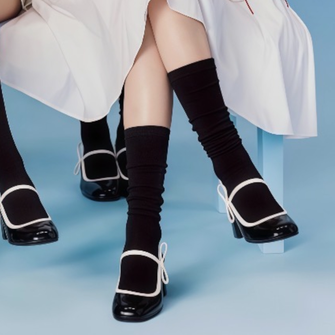 A moment captured by Hearts2Hearts's fan