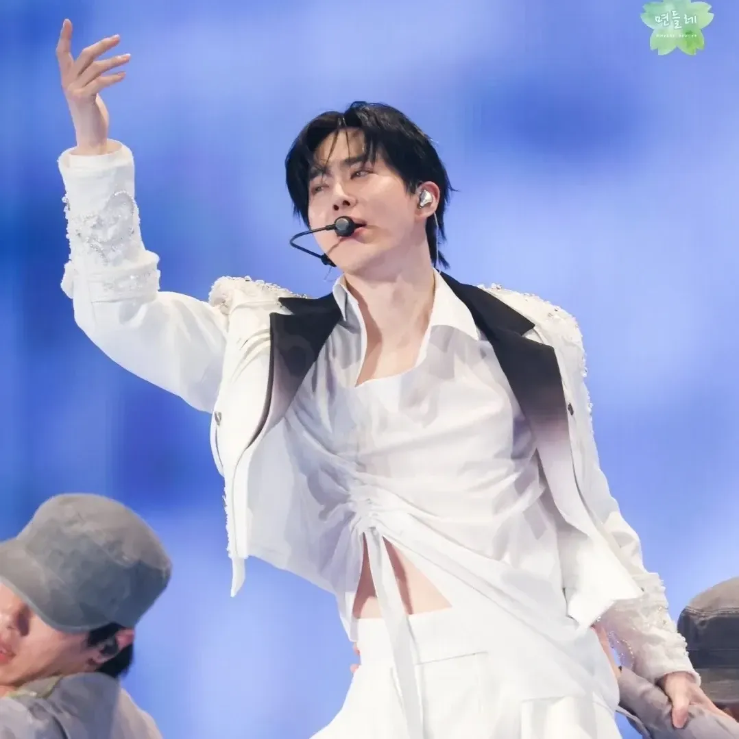 Suho (EXO)粉丝拍下的瞬间