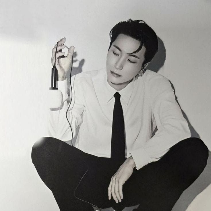 A moment captured by Leeteuk (Super Junior)'s fan