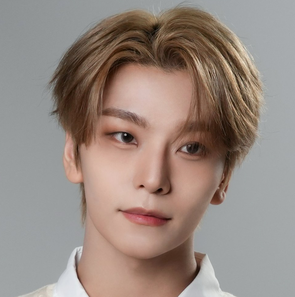 A moment captured by He Xinlong (ALPHA DRIVE ONE)'s fan