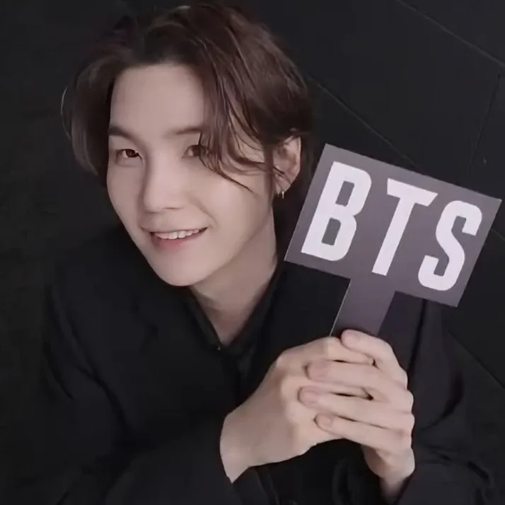 SUGA (防弹少年团)的最新照片