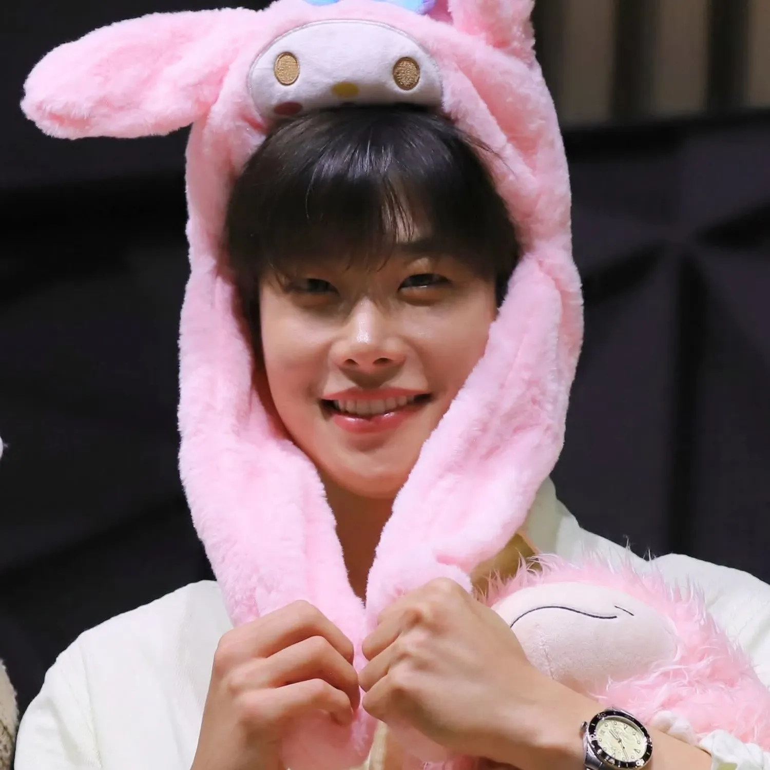 Behind-the-scenes cut of MJ (ASTRO)