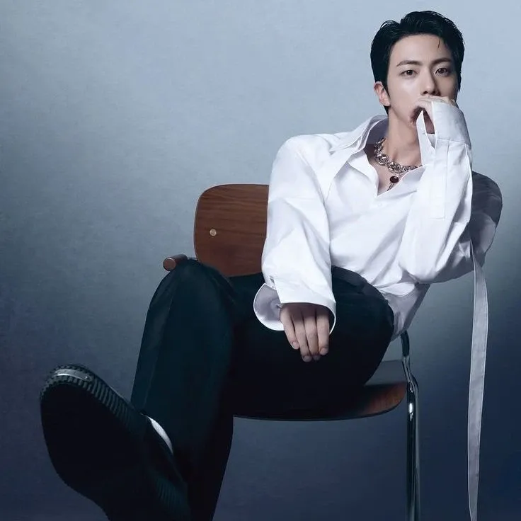 Foto aktivitas terbaru Jin (BTS)