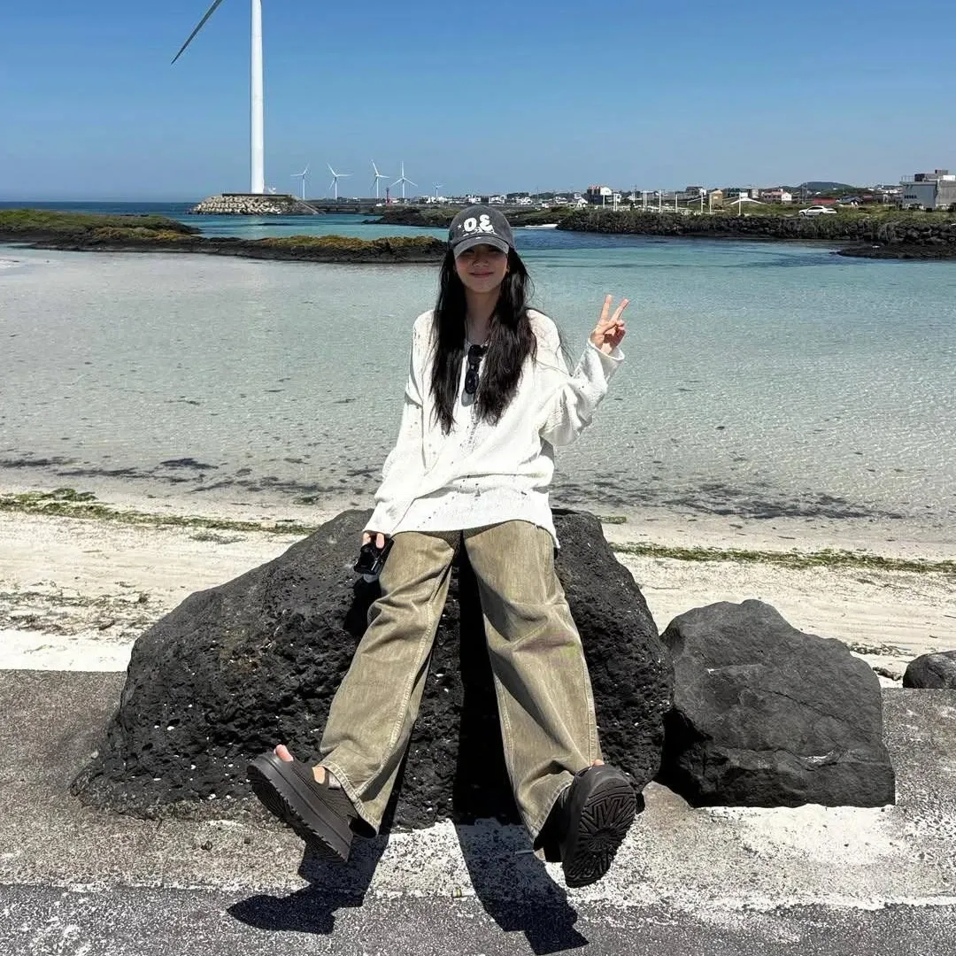 Foto aktivitas terbaru Jisoo (BLACKPINK)