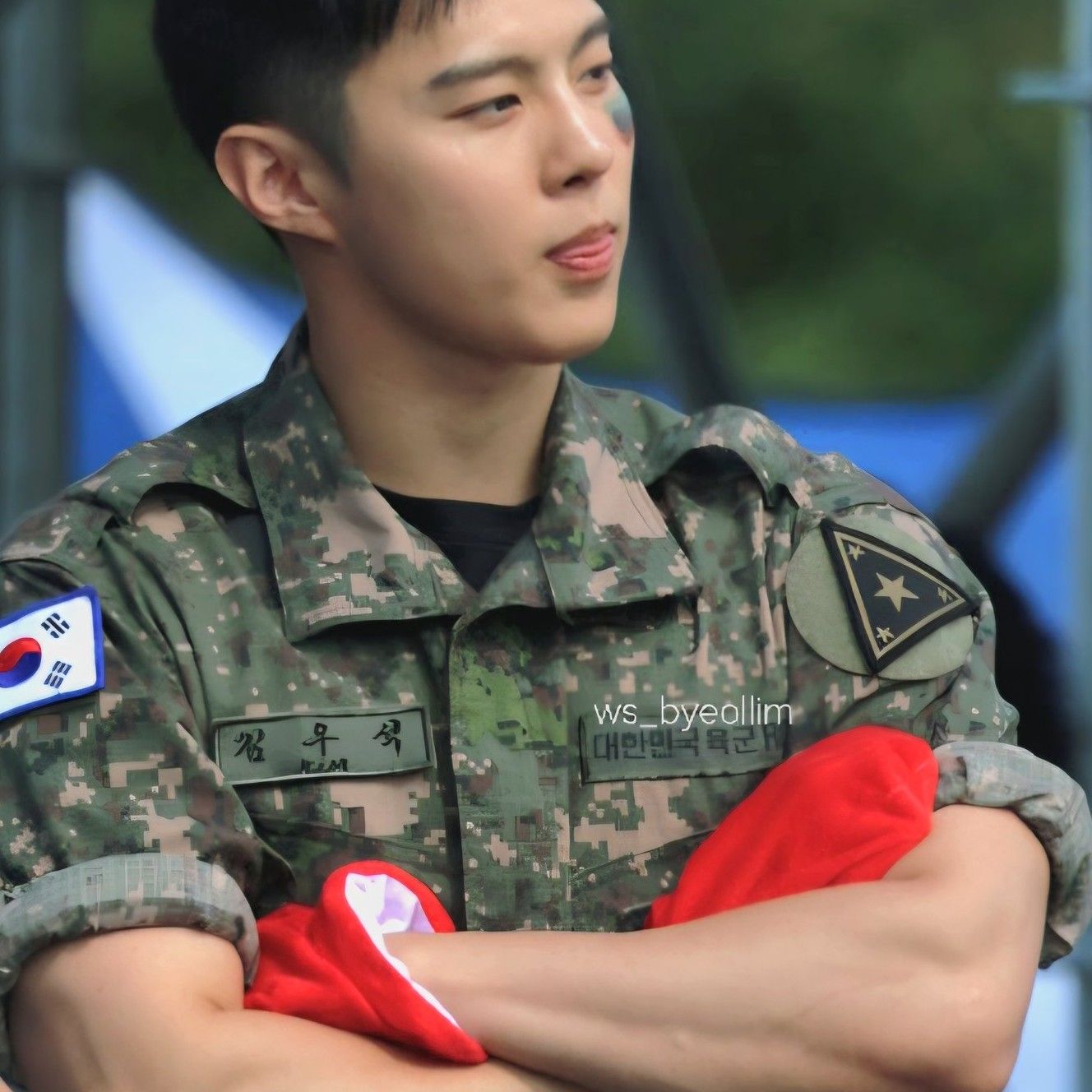 김우석의 최신 사진