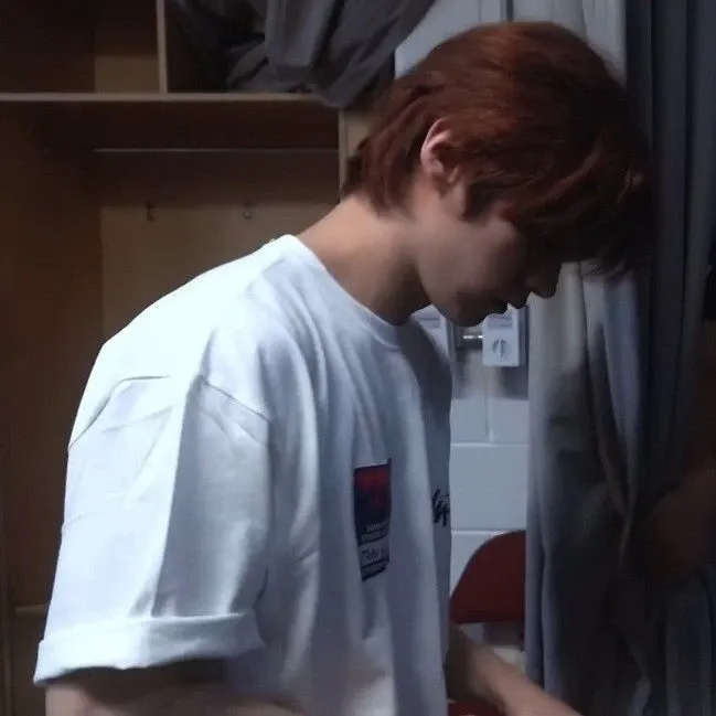 Behind-the-scenes cut of Lee Know (Stray Kids)