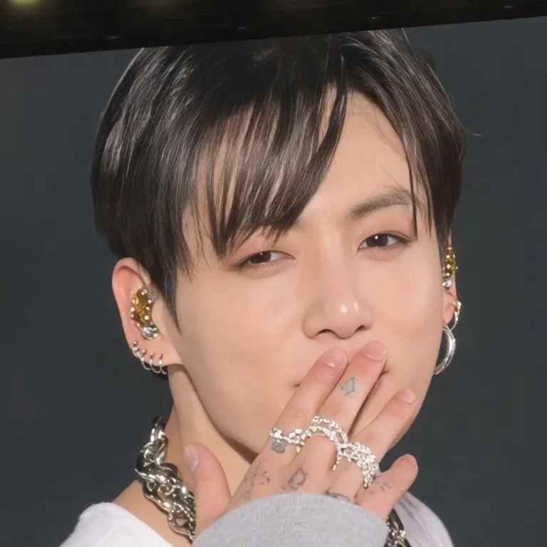 Momen yang diabadikan oleh penggemar Jungkook (BTS)