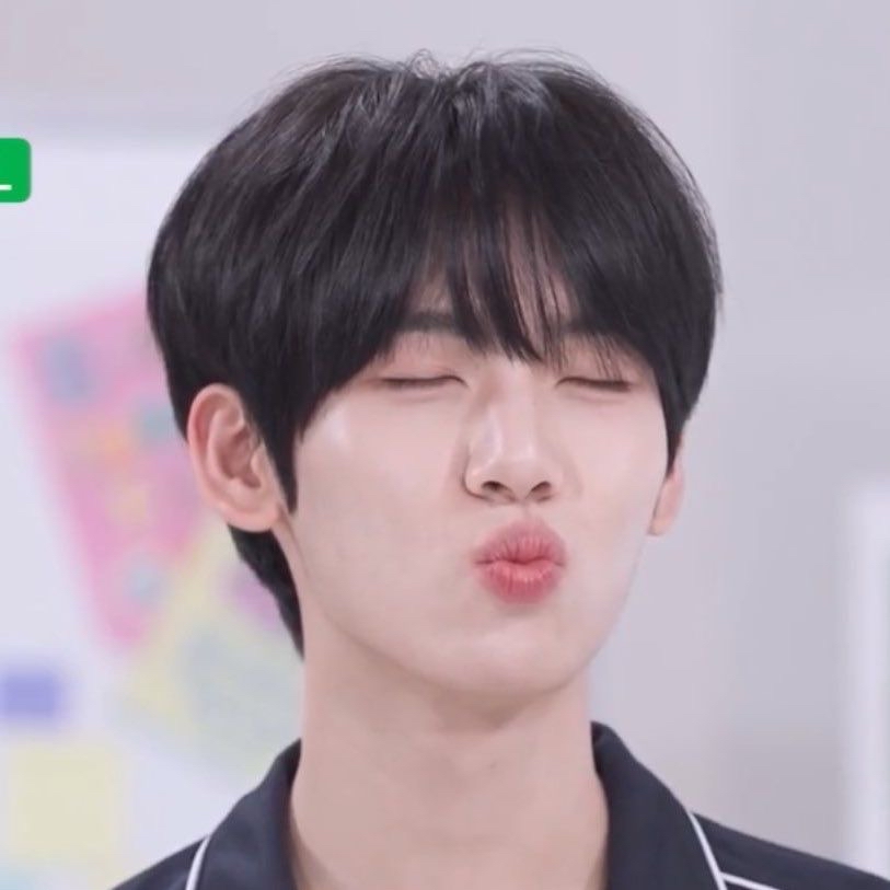 A moment captured by Han Yujin (ZEROBASEONE)'s fan