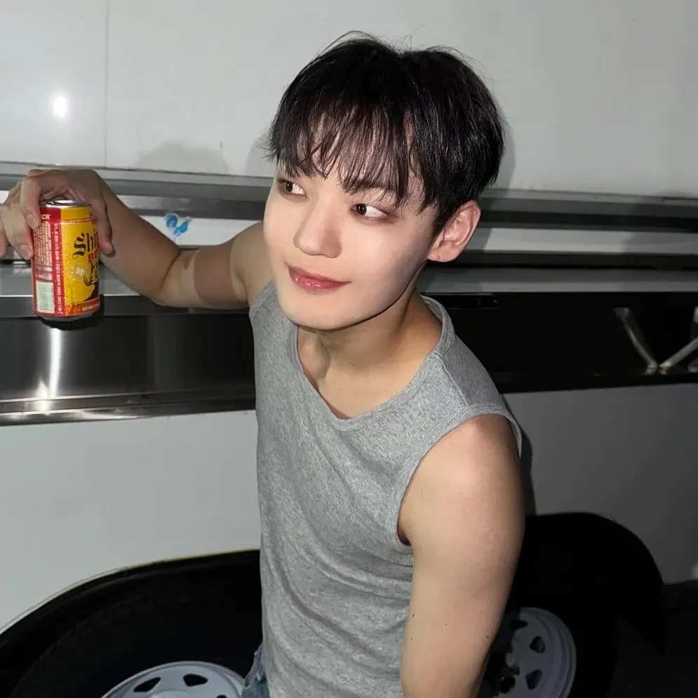 Behind-the-scenes cut of Chan (A.C.E)