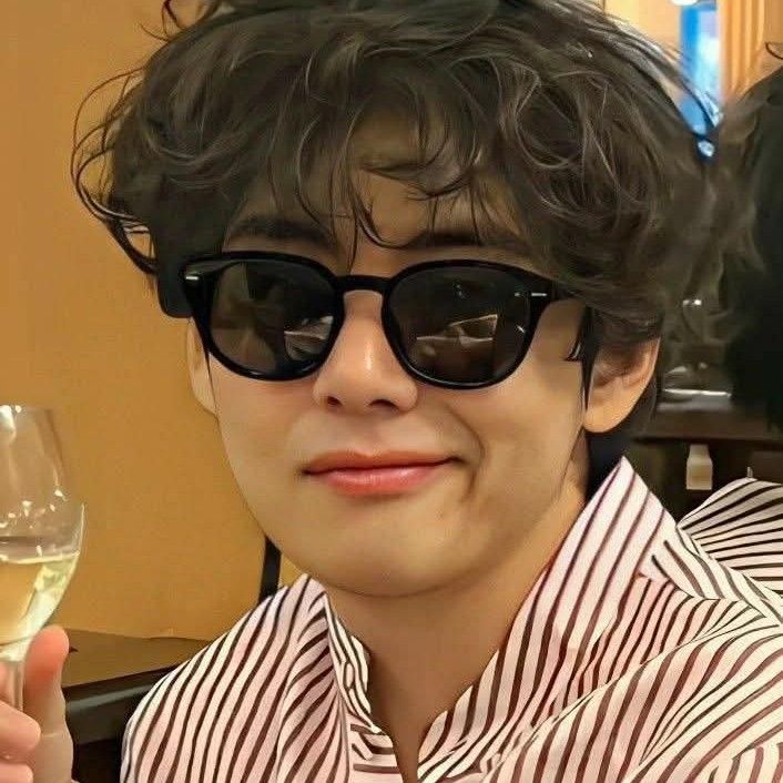 V (BTS)の最新写真