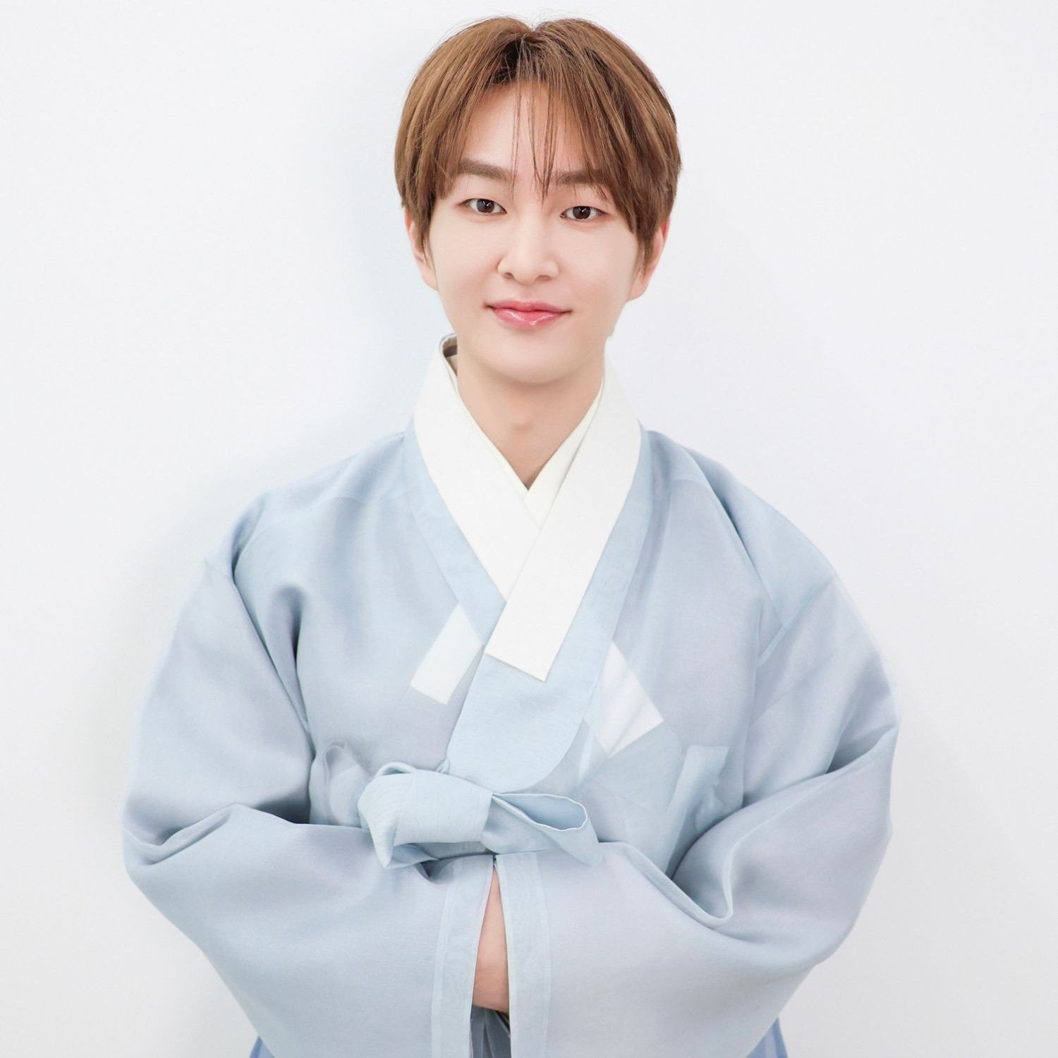 Recent activity shot of Onew (SHINee)