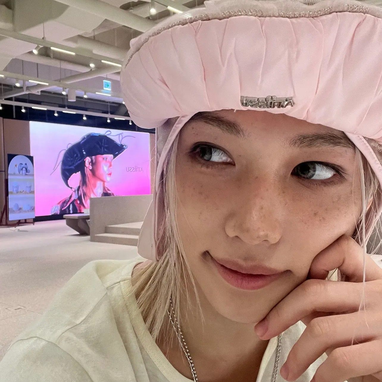 Behind-the-scenes cut of Stray Kids