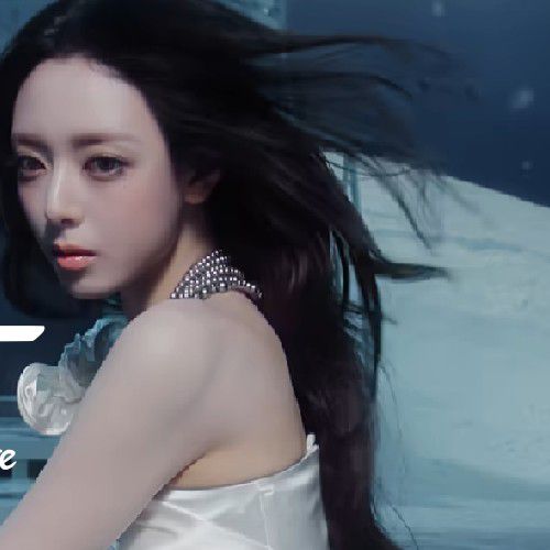 Recent activity shot of Yuna (ITZY)