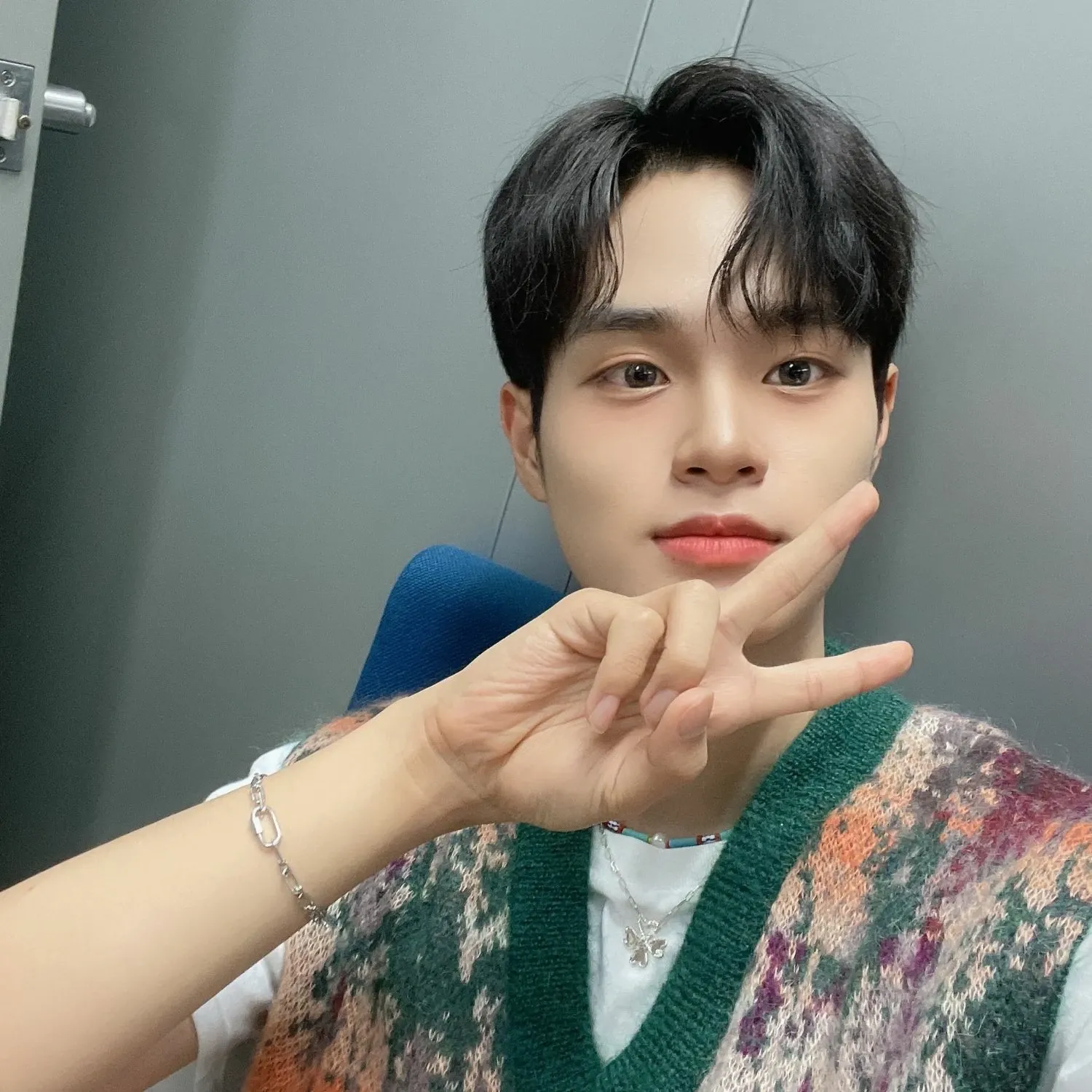 A moment captured by Lee Daehwi (AB6IX)'s fan