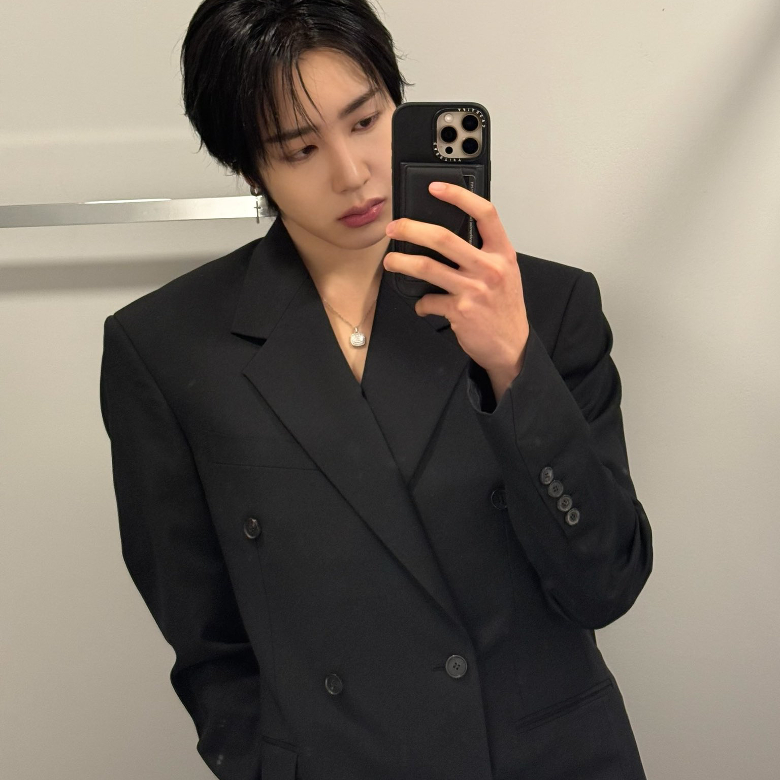 Behind-the-scenes cut of Xikers