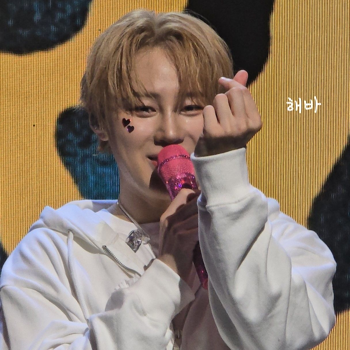 하성운의 비하인드 컷