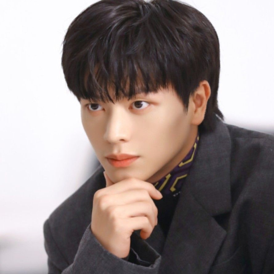 Behind-the-scenes cut of Yook Sungjae (BTOB)