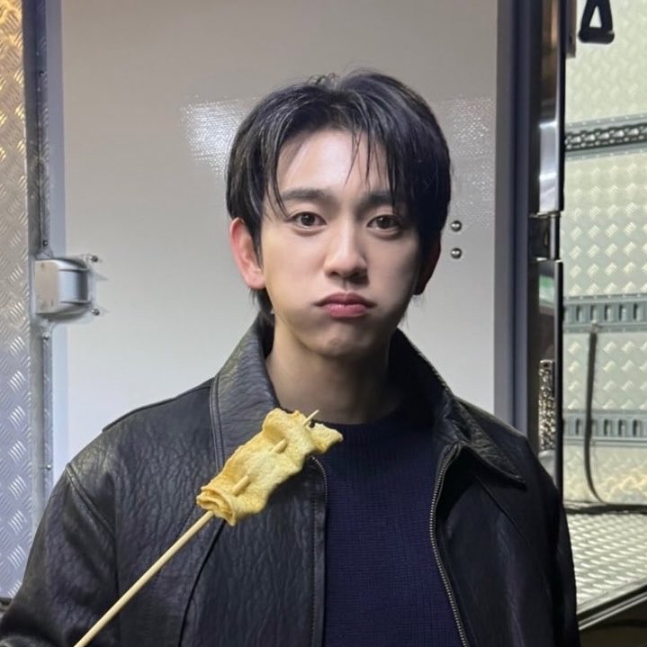 Latest photo of Jinyoung (GOT7)