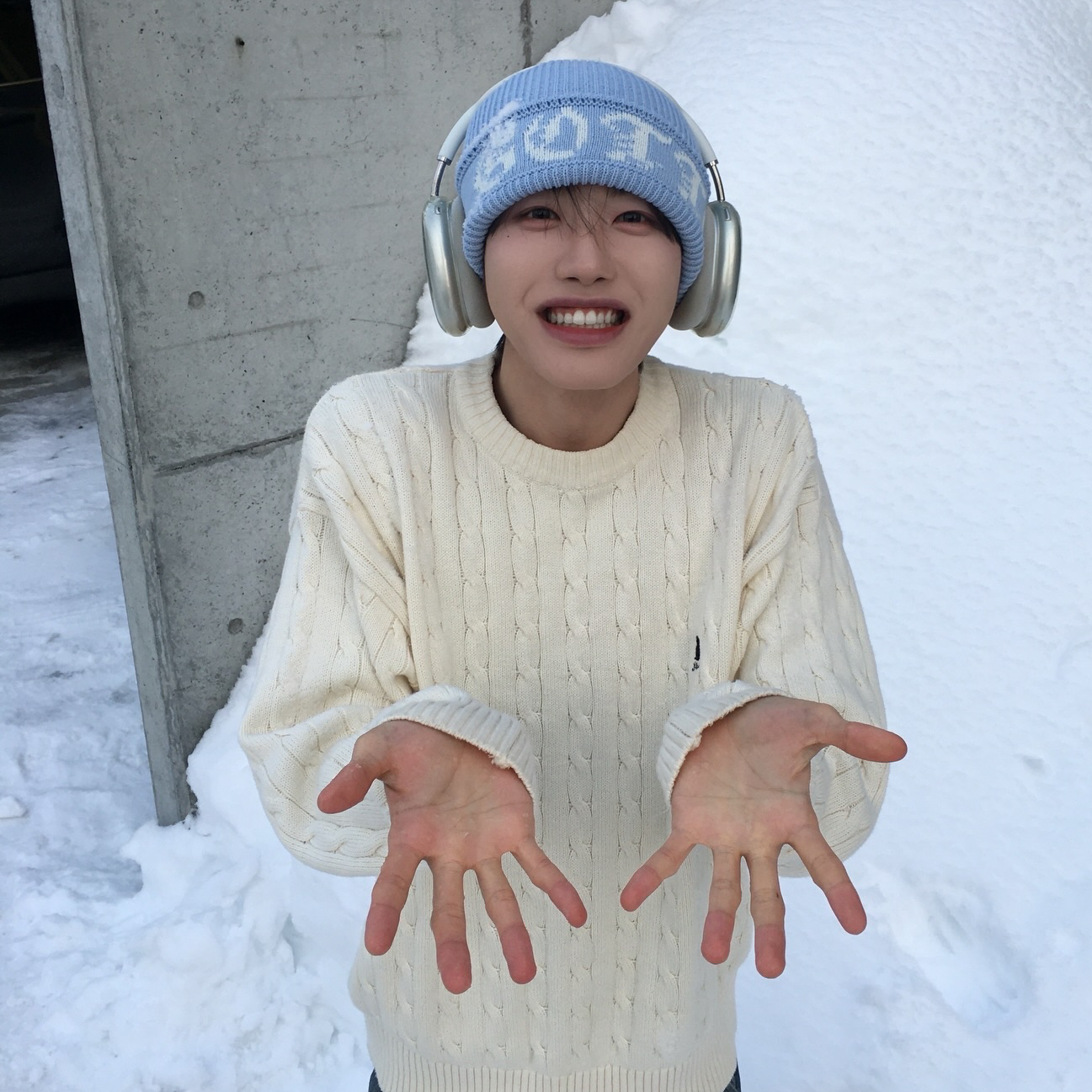 Behind-the-scenes cut of Huiwon (n.SSign)