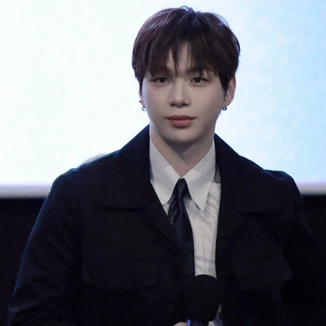 강다니엘의 비하인드 컷