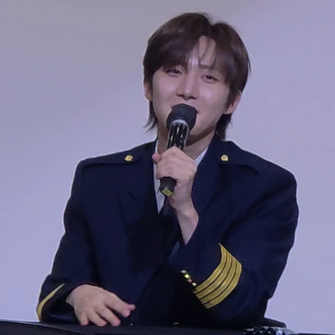 A moment captured by Hui (PENTAGON)'s fan