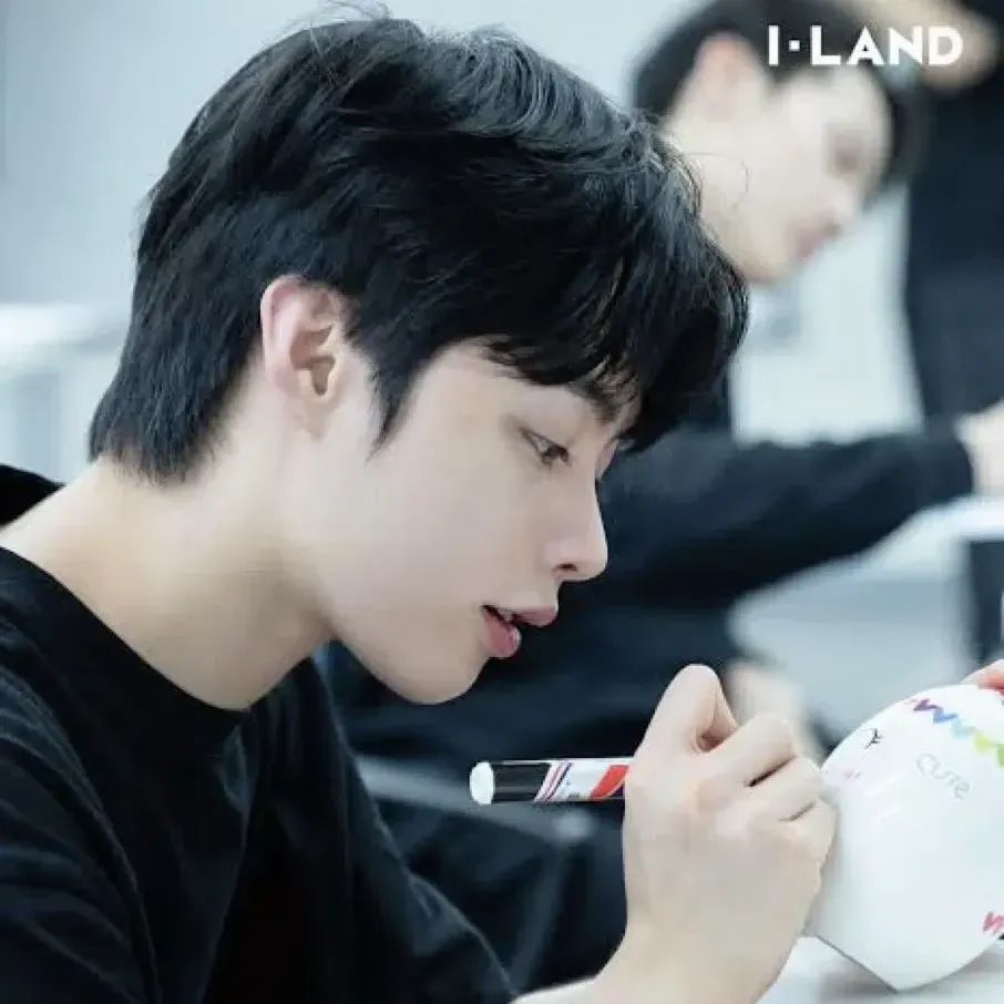 Foto terbaru Hanbin (TEMPEST)