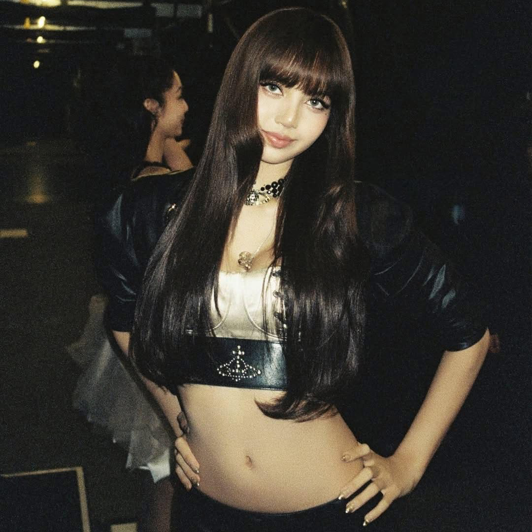 Foto aktivitas terbaru Lisa (BLACKPINK)