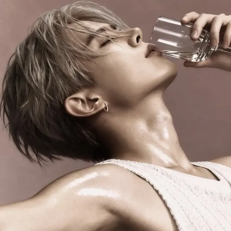 Behind-the-scenes cut of Heeseung