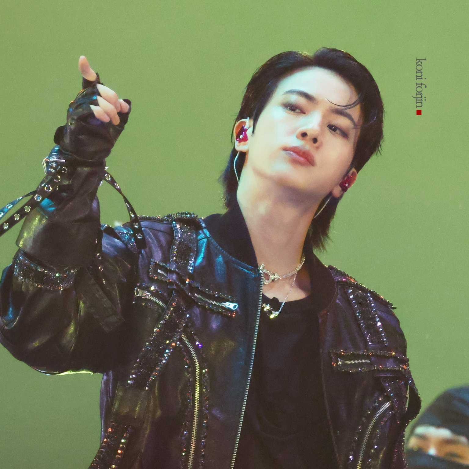 Momen yang diabadikan oleh penggemar Jin (BTS)