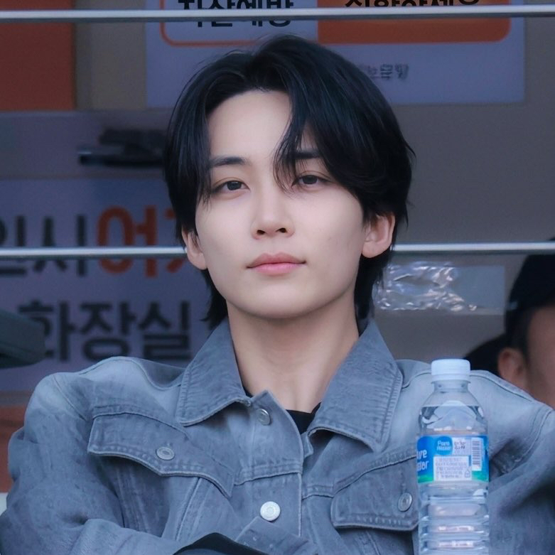 Recent activity shot of Jeonghan (SEVENTEEN)