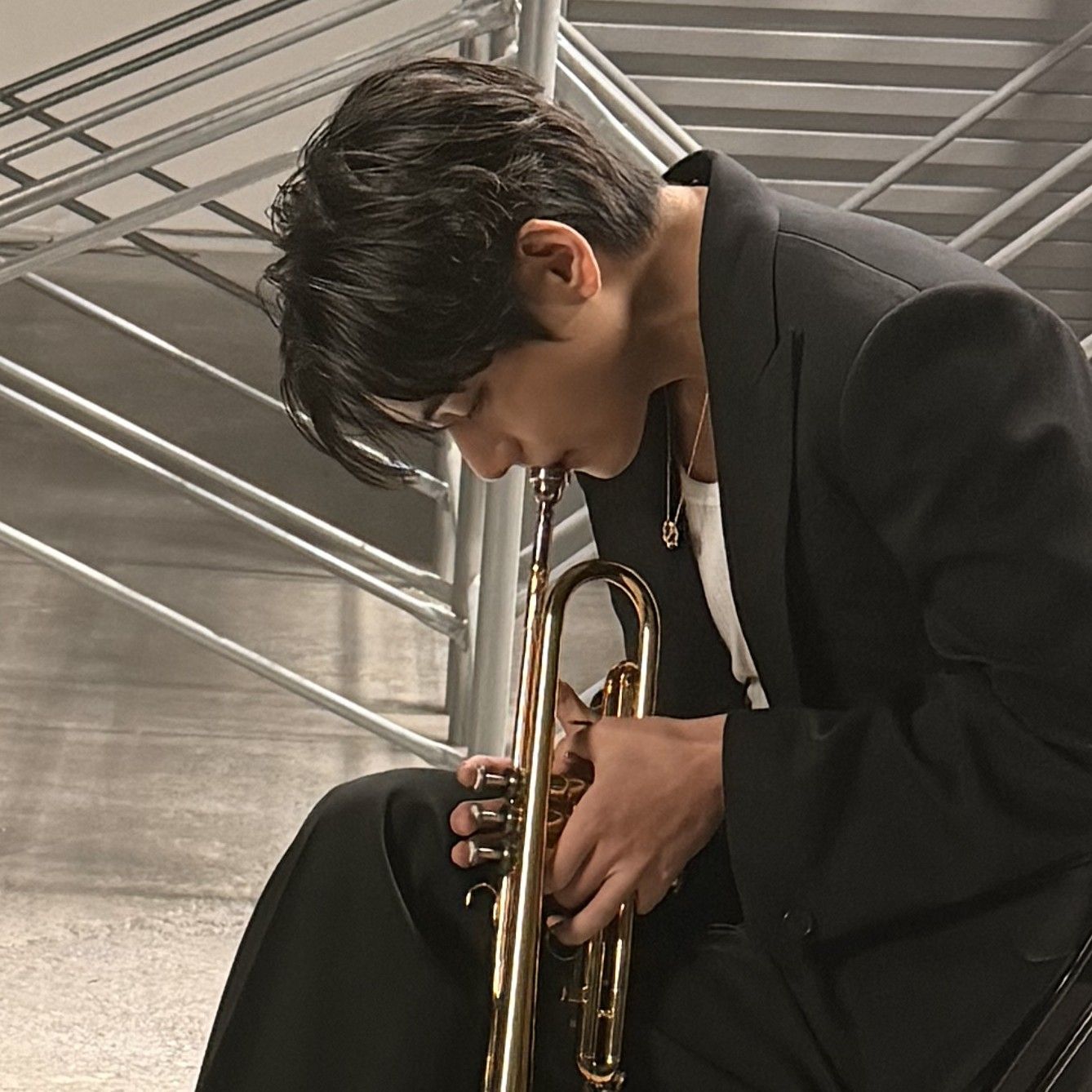 V (BTS)の舞台裏ショット