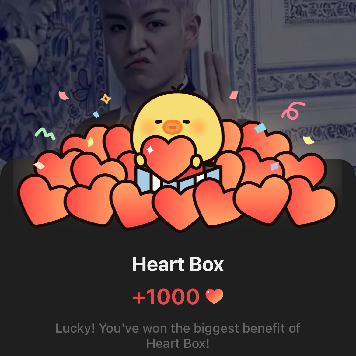 A moment captured by T.O.P's fan