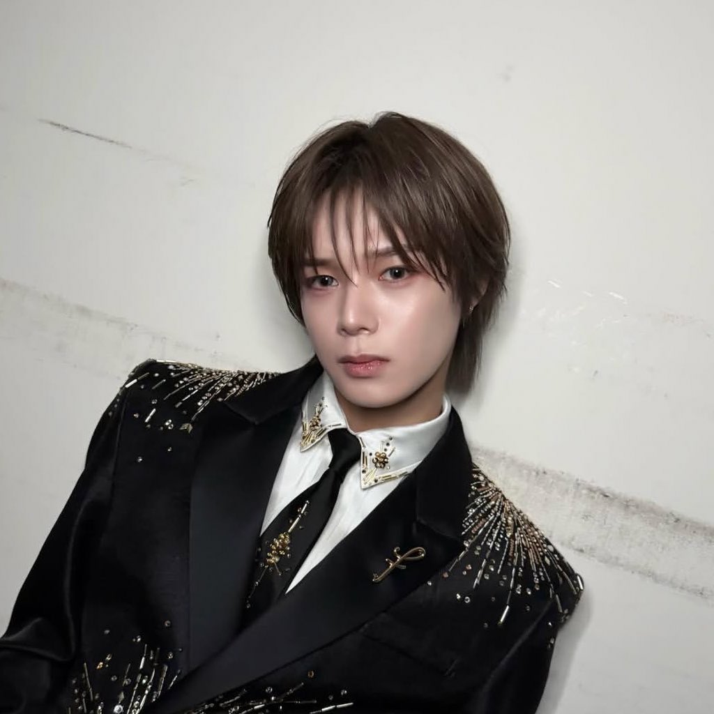 Behind-the-scenes cut of K (&TEAM)