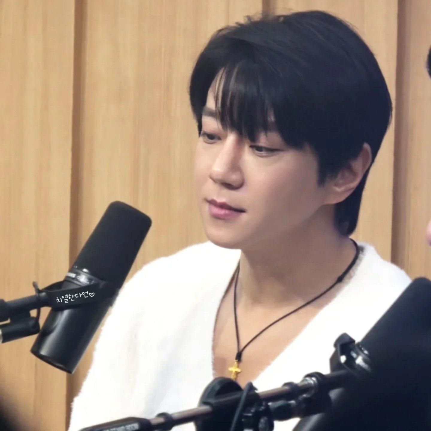 Behind-the-scenes cut of Hwang Chiyeol