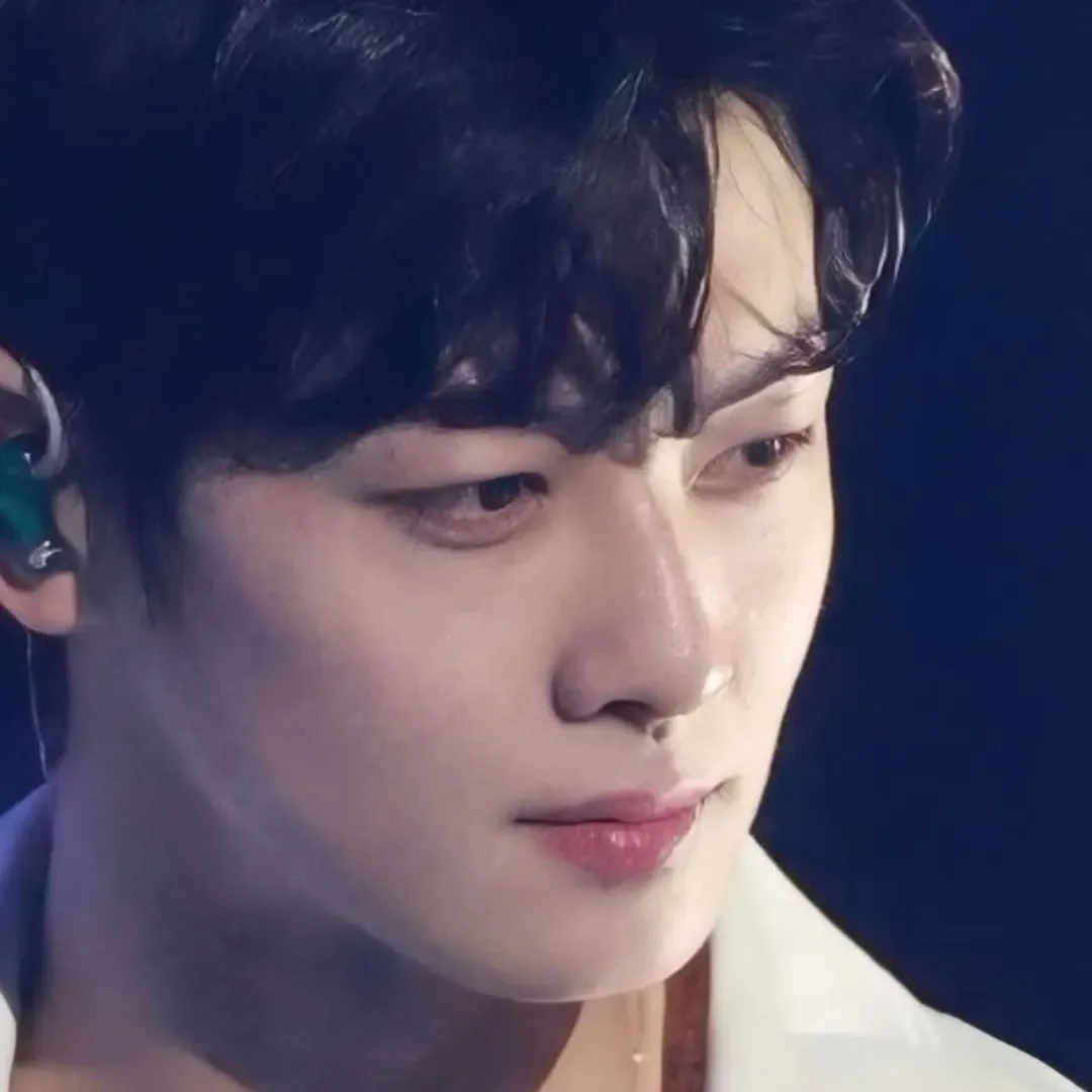 A moment captured by Eunwoo (ASTRO)'s fan