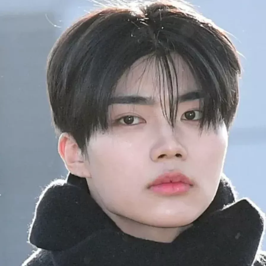 박건욱 (제로베이스원) 최근 활동샷