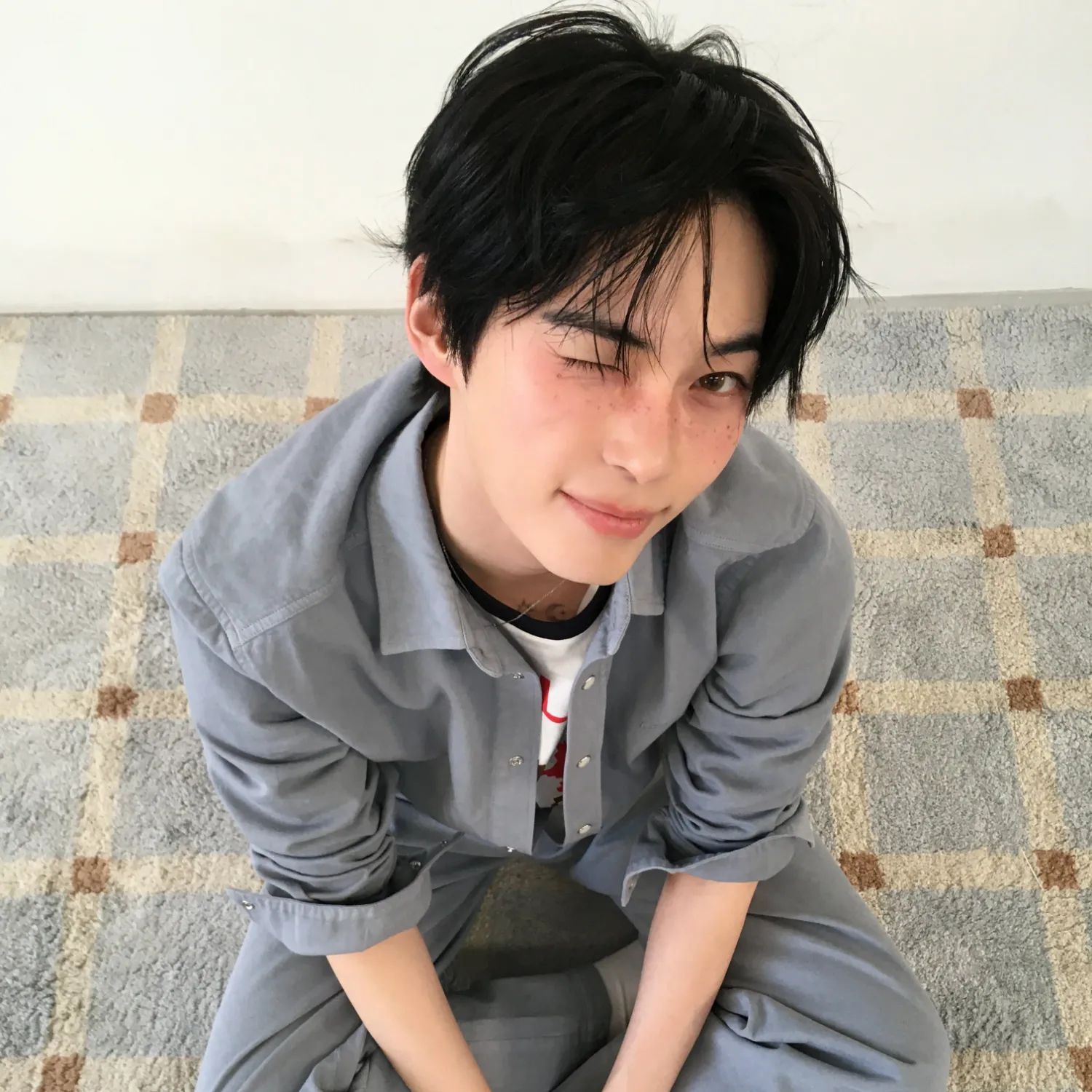 Foto terbaru Sung Hanbin (ZEROBASEONE)