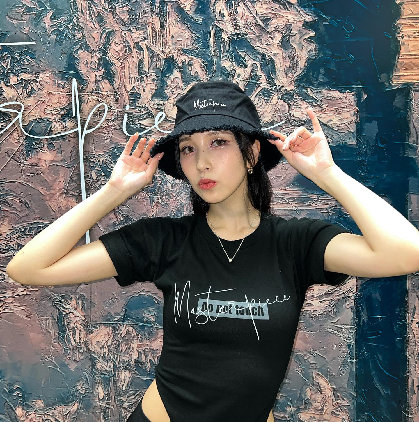 Foto terbaru Mina (TWICE)