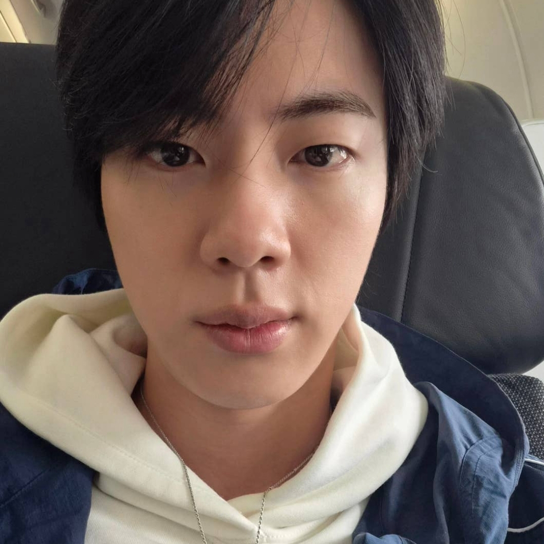 진 (방탄소년단)의 최신 사진