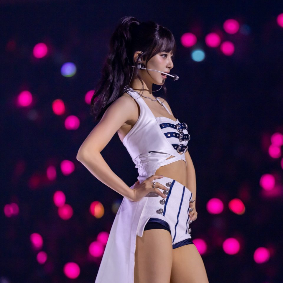 Foto aktivitas terbaru Tzuyu (TWICE)