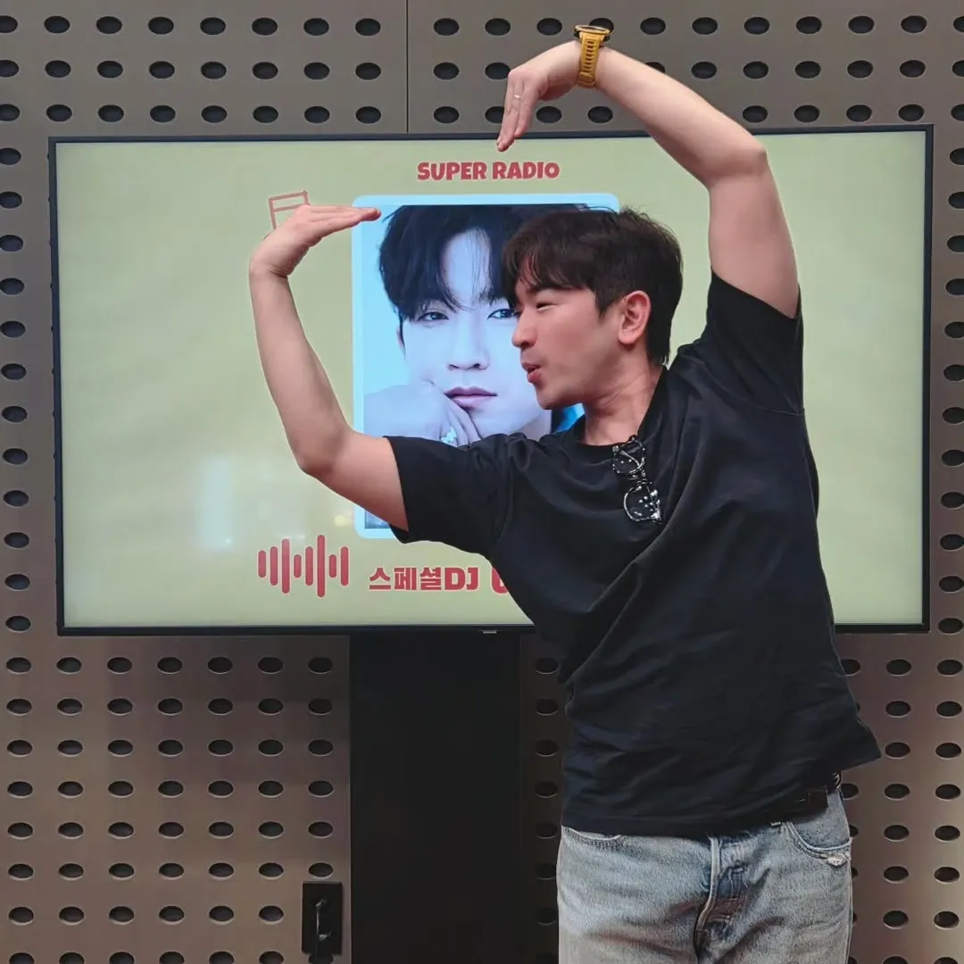 A moment captured by Lee Minwoo (SHINHWA)'s fan