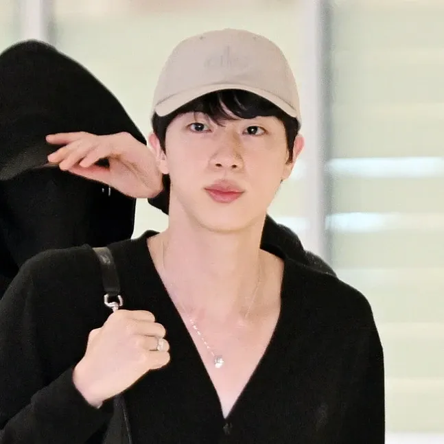 Potret di balik layar Jin (BTS)