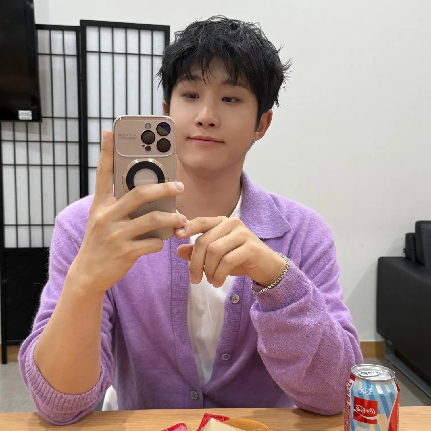 Latest photo of Jinjin (ASTRO)