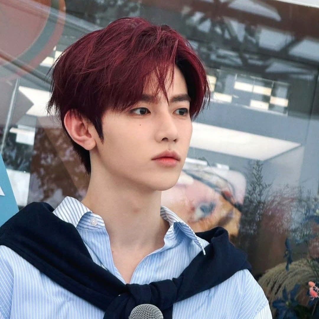 Latest photo of Zhang Hao (ZEROBASEONE)