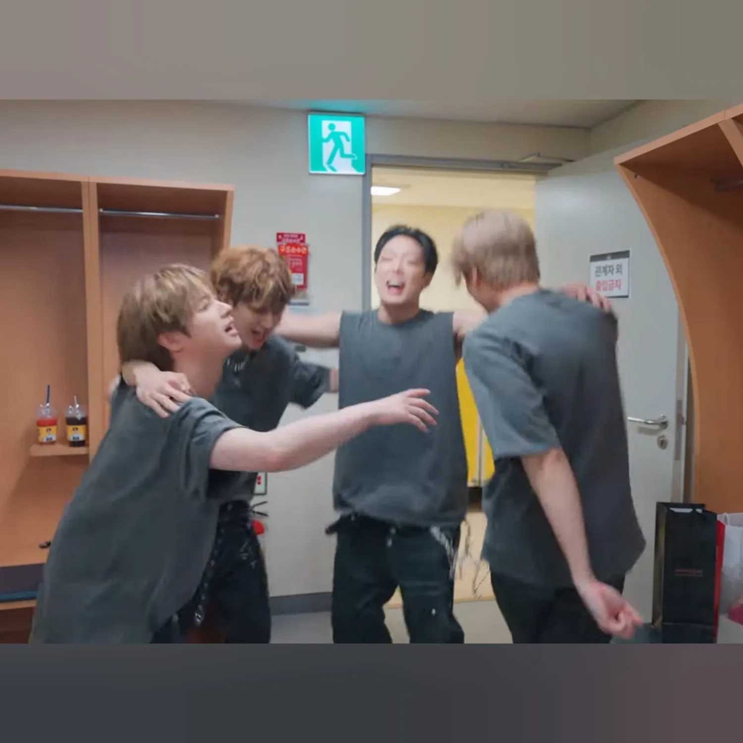 iKON의 비하인드 컷
