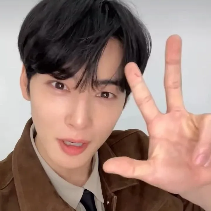 A moment captured by Eunwoo (ASTRO)'s fan
