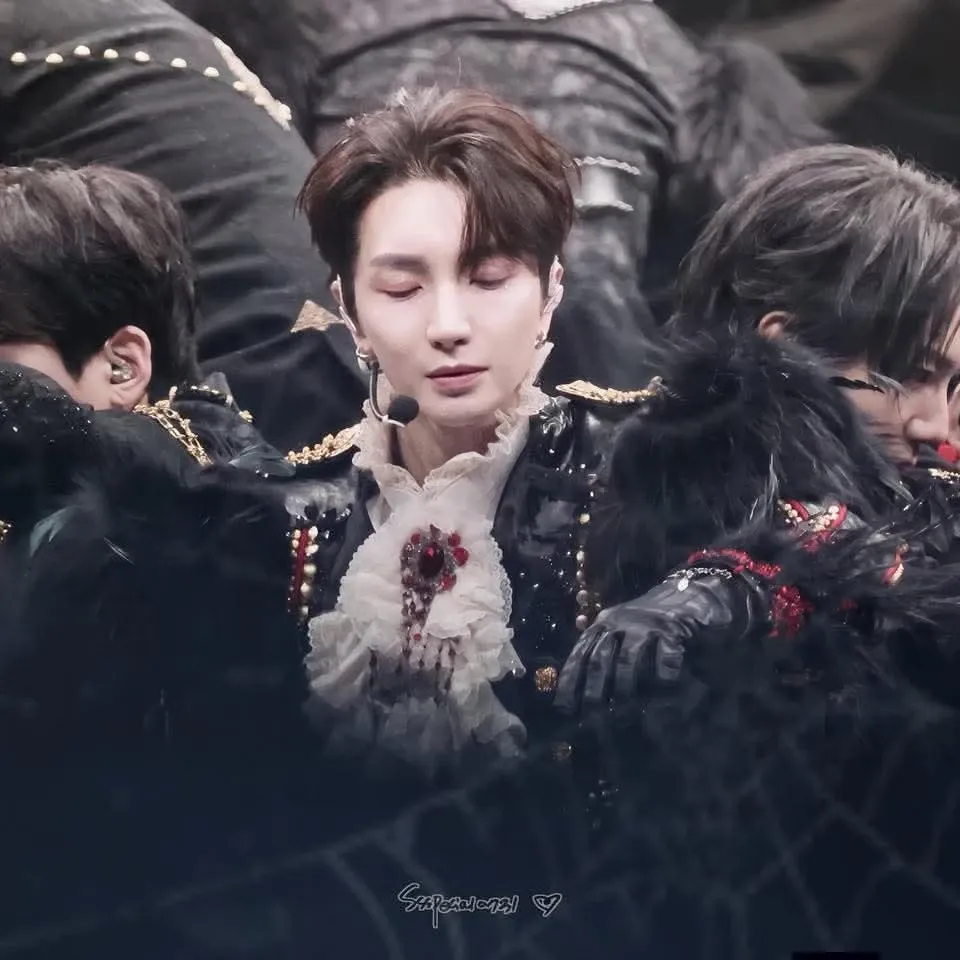 A moment captured by Leeteuk (Super Junior)'s fan